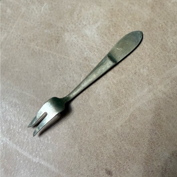 Small Jamaica Pineapple Cocktail Fork Gold Vintage - Picture 4 of 4